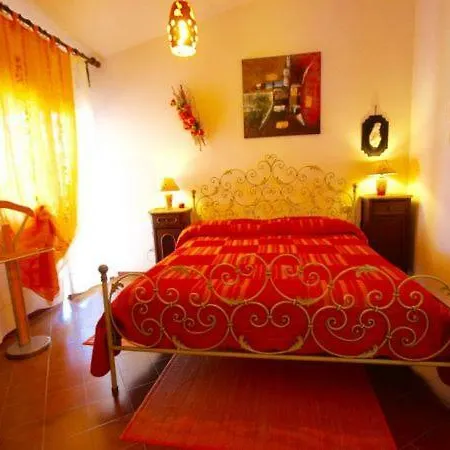 Alpesi faház Pittulongu Chalet Sleeps 9 Olbia