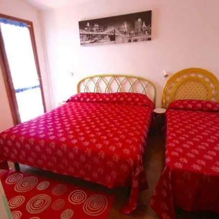 Alpesi faház Pittulongu Chalet Sleeps 9 *