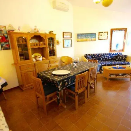 Alpesi faház Pittulongu Chalet Sleeps 9